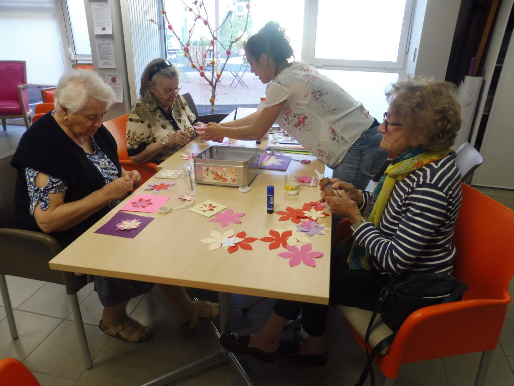 Atelier Cr ation De Fleurs EHPAD MARIE GOY atelier-cr-ation-de-fleurs-ehpad-marie-goy